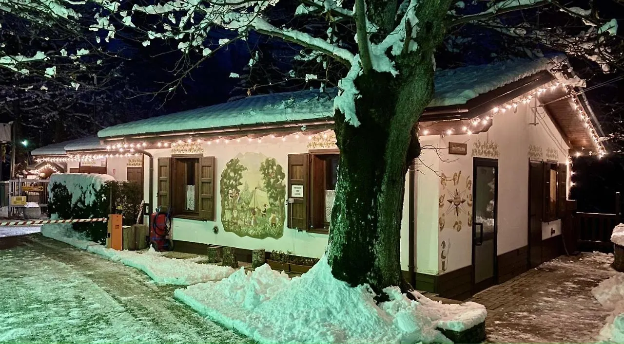 Glamping Villaggio Parco Dei Castagni 4 Stelle Montecreto 4*,  Italien