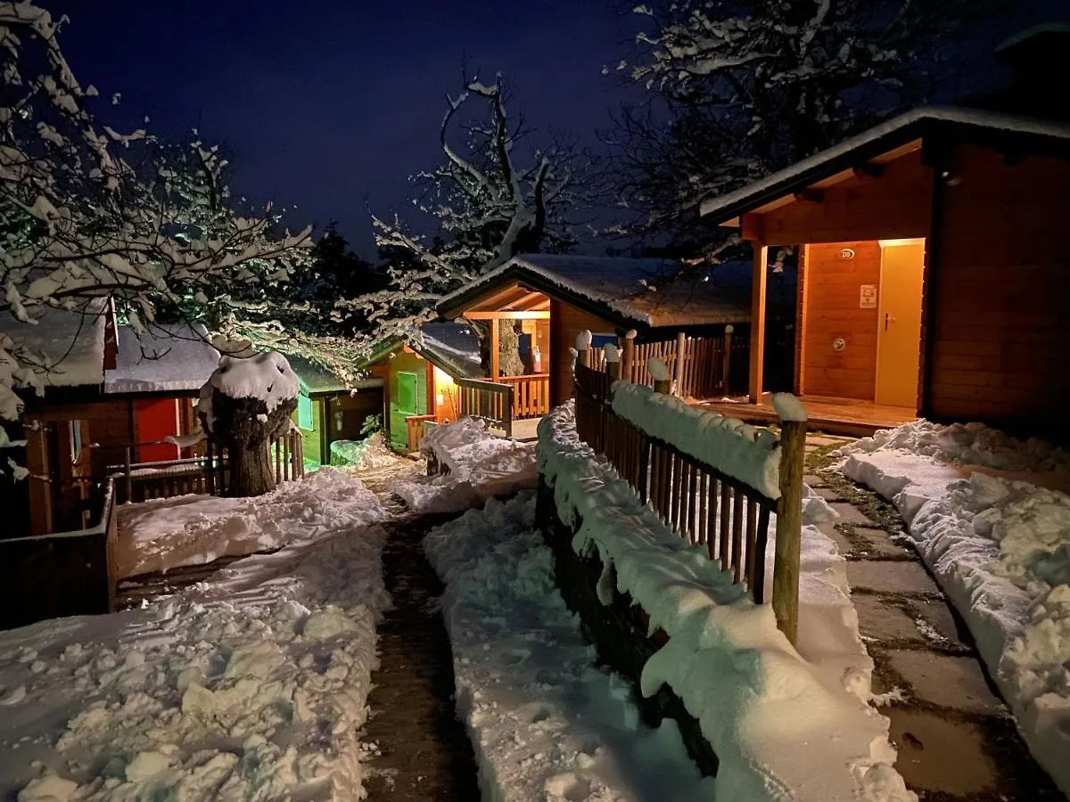 Glamping Villaggio Parco Dei Castagni 4 Stelle Montecreto 4*,