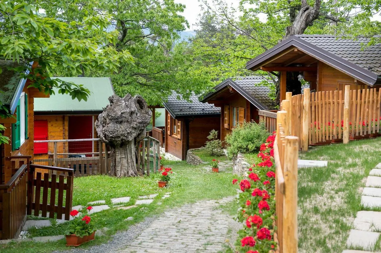 **** Campingplatz Glamping Villaggio Parco Dei Castagni 4 Stelle Montecreto Italien